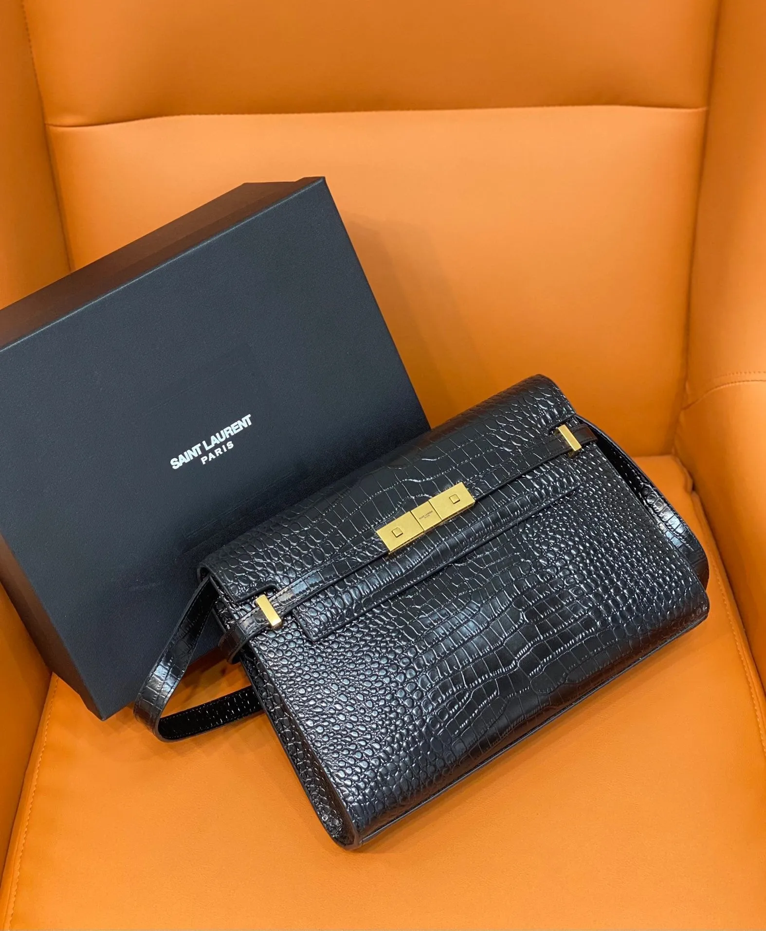 Yves Saint Laurent Manhattan Shoulder Bag Black